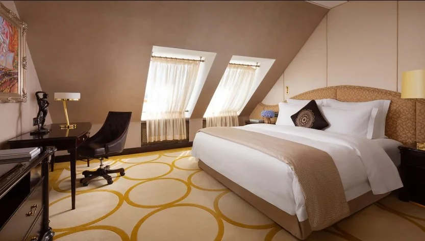 Отель The St. Regis Moscow Nikolskaya - Стандарт мансарда, Москва