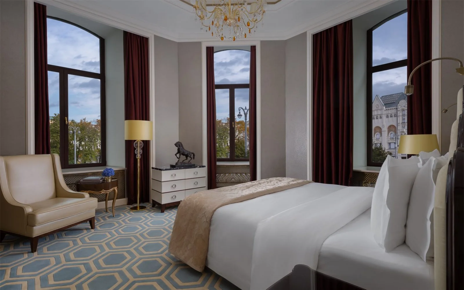 Отель The St. Regis Moscow Nikolskaya - Люкс Astor, Москва