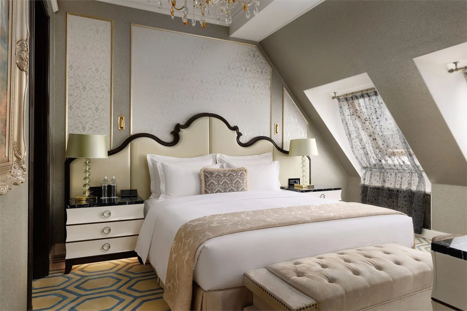 Отель The St. Regis Moscow Nikolskaya - Люкс мансарда, Москва